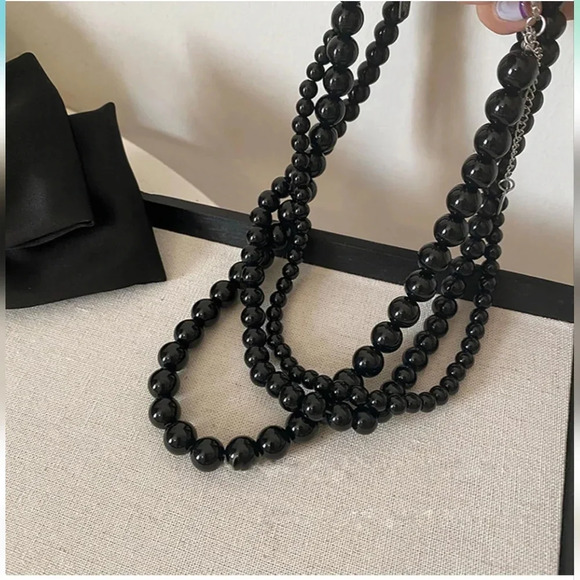 Rare Find Black Pearl 3 row Necklace and Earings  Jewelry Set - Picture 2 of 7